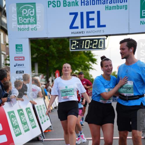 20.09.2026 - PSD Bank Halbmarathon LAZAROV Photography http://msf.ph/oto/10530011 20.09.2026 12:10:19 Ziel 1075, 1076, 1179, 1878, 2163, 2826, 2963, 3391, 3742, 3897, 4301, 4490 meine-sportfotos.de