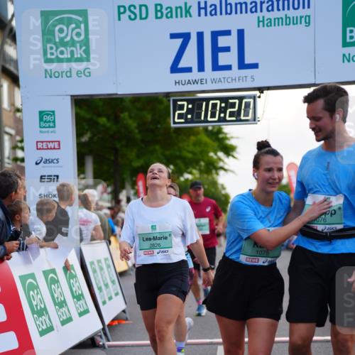 20.09.2026 - PSD Bank Halbmarathon LAZAROV Photography http://msf.ph/oto/10530033 20.09.2026 12:10:20 Ziel 1075, 1076, 1878, 2163, 2826, 3391, 3742, 3897, 4301, 4490 meine-sportfotos.de