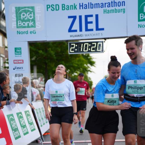 20.09.2026 - PSD Bank Halbmarathon LAZAROV Photography http://msf.ph/oto/10530055 20.09.2026 12:10:20 Ziel 1075, 1076, 1878, 2163, 2826, 3391, 3742, 3897, 4301, 4490 meine-sportfotos.de
