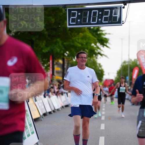 20.09.2026 - PSD Bank Halbmarathon LAZAROV Photography http://msf.ph/oto/10530120 20.09.2026 12:10:23 Ziel 1075, 1076, 1878, 2163, 2826, 3391, 3742, 3897 meine-sportfotos.de