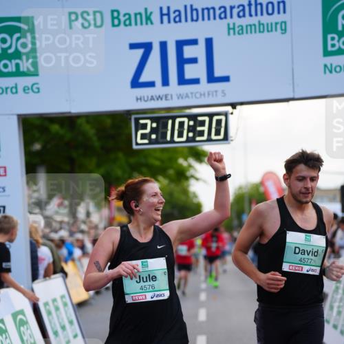 20.09.2026 - PSD Bank Halbmarathon LAZAROV Photography http://msf.ph/oto/10530230 20.09.2026 12:10:30 Ziel 1878, 3391, 4576, 4577 meine-sportfotos.de