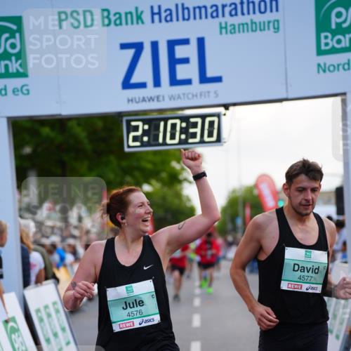 20.09.2026 - PSD Bank Halbmarathon LAZAROV Photography http://msf.ph/oto/10530238 20.09.2026 12:10:30 Ziel 1878, 3391, 4576, 4577 meine-sportfotos.de