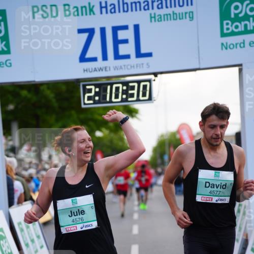 20.09.2026 - PSD Bank Halbmarathon LAZAROV Photography http://msf.ph/oto/10530244 20.09.2026 12:10:30 Ziel 1878, 3391, 4576, 4577 meine-sportfotos.de