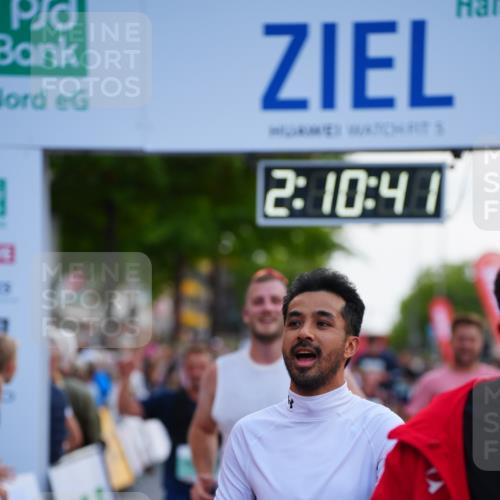 20.09.2026 - PSD Bank Halbmarathon LAZAROV Photography http://msf.ph/oto/10530340 20.09.2026 12:10:40 Ziel 1037, 1303, 1984, 2767, 2768, 3410, 4316, 4328, 4611 meine-sportfotos.de