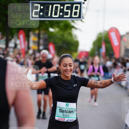 20.09.2026 - PSD Bank Halbmarathon LAZAROV Photography http://msf.ph/oto/10530643 20.09.2026 12:10:57 Ziel 1569, 2072, 3122, 3344, 3396, 3475, 3680, 3877, 4186, 4530, 4701 meine-sportfotos.de