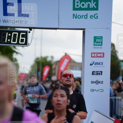 20.09.2026 - PSD Bank Halbmarathon LAZAROV Photography http://msf.ph/oto/10530825 20.09.2026 12:11:06 Ziel 1752, 1756, 2335, 2359, 2602, 2610, 3344, 3396, 3405, 3680, 3752, 3877, 4401, 4402 meine-sportfotos.de