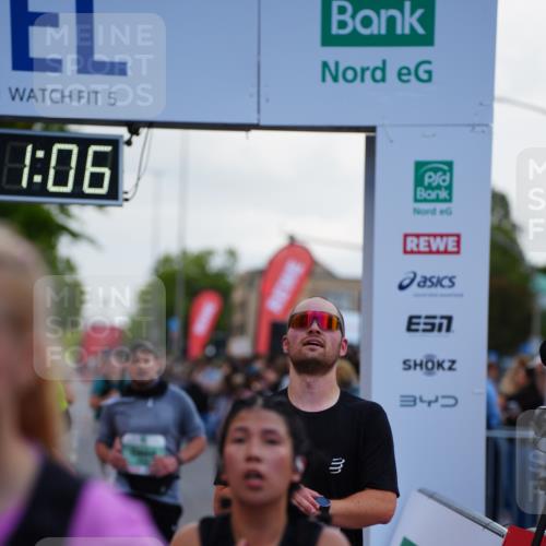 20.09.2026 - PSD Bank Halbmarathon LAZAROV Photography http://msf.ph/oto/10530830 20.09.2026 12:11:06 Ziel 1752, 1756, 2335, 2359, 2602, 2610, 3344, 3396, 3405, 3680, 3752, 3877, 4401, 4402 meine-sportfotos.de
