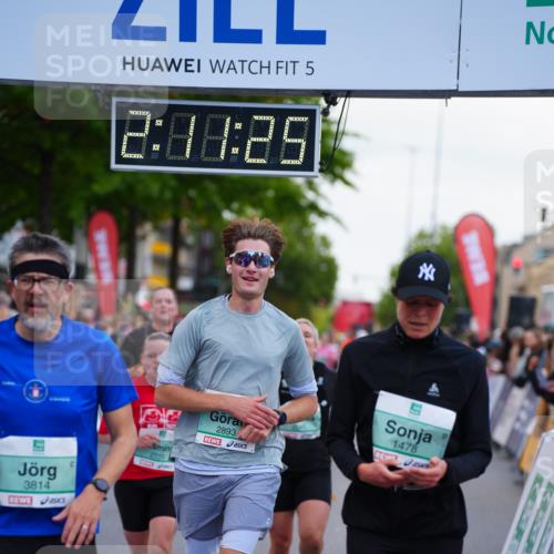 20.09.2026 - PSD Bank Halbmarathon LAZAROV Photography http://msf.ph/oto/10531064 20.09.2026 12:11:25 Ziel 1267, 1478, 2357, 2719, 2739, 2893, 3145, 3814 meine-sportfotos.de