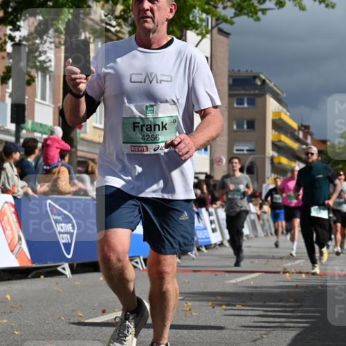 20.09.2026 - PSD Bank Halbmarathon J. Mangold http://msf.ph/oto/10531663 20.09.2026 12:17:15 Ziel 1475, 1603, 2062, 2199, 2236, 2391, 2795, 2901, 3013, 3233, 3684, 4088, 4256 meine-sportfotos.de