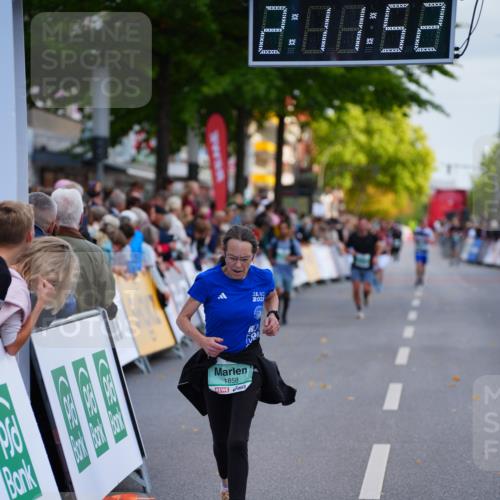 20.09.2026 - PSD Bank Halbmarathon LAZAROV Photography http://msf.ph/oto/10531744 20.09.2026 12:11:52 Ziel 1858, 3094, 3210 meine-sportfotos.de
