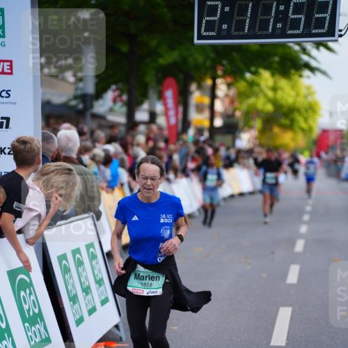 20.09.2026 - PSD Bank Halbmarathon LAZAROV Photography http://msf.ph/oto/10531751 20.09.2026 12:11:52 Ziel 1858, 3094, 3210 meine-sportfotos.de