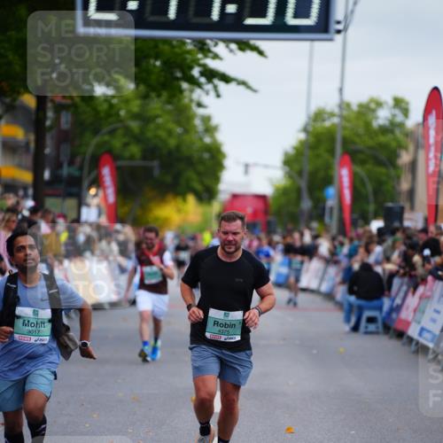 20.09.2026 - PSD Bank Halbmarathon LAZAROV Photography http://msf.ph/oto/10531789 20.09.2026 12:11:58 Ziel 1858, 3017, 4375 meine-sportfotos.de