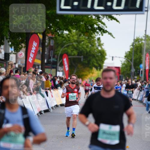 20.09.2026 - PSD Bank Halbmarathon LAZAROV Photography http://msf.ph/oto/10531816 20.09.2026 12:12:00 Ziel 1858, 3017, 4375 meine-sportfotos.de