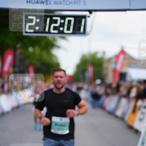 20.09.2026 - PSD Bank Halbmarathon LAZAROV Photography http://msf.ph/oto/10531825 20.09.2026 12:12:01 Ziel 1274, 3017, 4375 meine-sportfotos.de