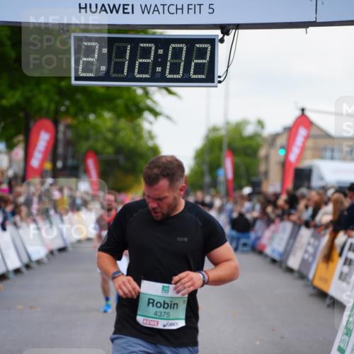 20.09.2026 - PSD Bank Halbmarathon LAZAROV Photography http://msf.ph/oto/10531835 20.09.2026 12:12:01 Ziel 1274, 3017, 4375 meine-sportfotos.de