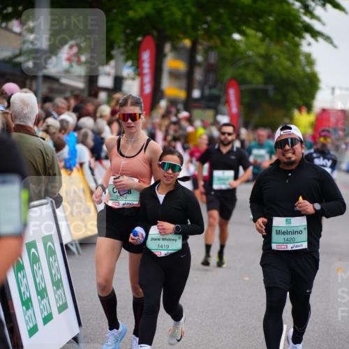 20.09.2026 - PSD Bank Halbmarathon LAZAROV Photography http://msf.ph/oto/10531984 20.09.2026 12:12:17 Ziel 1419, 1420, 1967, 3098, 3133, 3224, 4050 meine-sportfotos.de