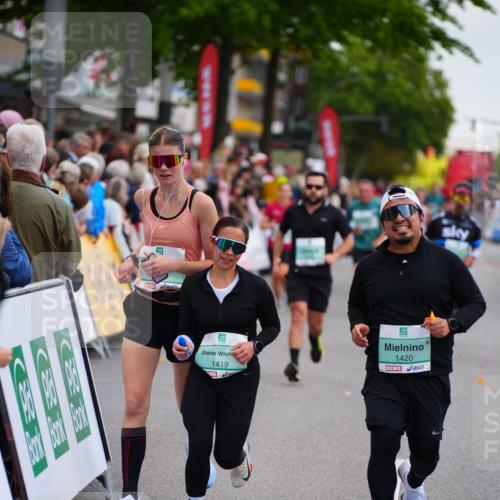 20.09.2026 - PSD Bank Halbmarathon LAZAROV Photography http://msf.ph/oto/10531989 20.09.2026 12:12:17 Ziel 1419, 1420, 1967, 3098, 3133, 3224, 4050 meine-sportfotos.de