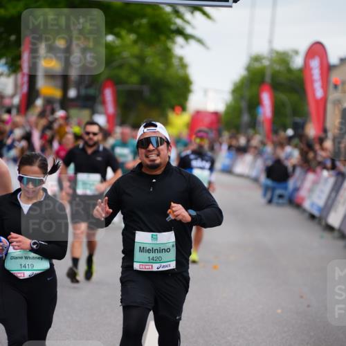 20.09.2026 - PSD Bank Halbmarathon LAZAROV Photography http://msf.ph/oto/10532001 20.09.2026 12:12:17 Ziel 1419, 1420, 1967, 3098, 3133, 3224, 4050 meine-sportfotos.de