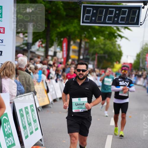 20.09.2026 - PSD Bank Halbmarathon LAZAROV Photography http://msf.ph/oto/10532076 20.09.2026 12:12:20 Ziel 1419, 1420, 1967, 3098, 3133, 3224, 4050, 4798 meine-sportfotos.de