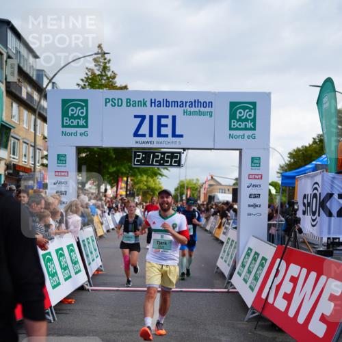 20.09.2026 - PSD Bank Halbmarathon LAZAROV Photography http://msf.ph/oto/10532551 20.09.2026 12:12:51 Ziel 1170, 1171, 1963, 2260, 2428, 2764, 2804, 3443, 3587, 4384 meine-sportfotos.de