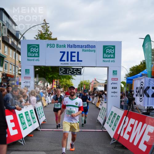 20.09.2026 - PSD Bank Halbmarathon LAZAROV Photography http://msf.ph/oto/10532558 20.09.2026 12:12:51 Ziel 1170, 1171, 1963, 2260, 2428, 2764, 2804, 3443, 3587, 4384 meine-sportfotos.de