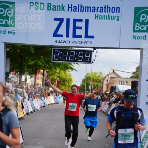 20.09.2026 - PSD Bank Halbmarathon LAZAROV Photography http://msf.ph/oto/10532593 20.09.2026 12:12:53 Ziel 1170, 1171, 1963, 2428, 2764, 2804, 3443, 3587, 4384 meine-sportfotos.de