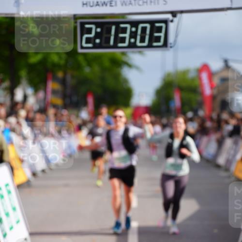 20.09.2026 - PSD Bank Halbmarathon LAZAROV Photography http://msf.ph/oto/10532716 20.09.2026 12:13:02 Ziel 1045, 1702, 1963, 3587 meine-sportfotos.de