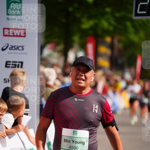 20.09.2026 - PSD Bank Halbmarathon LAZAROV Photography http://msf.ph/oto/10533354 20.09.2026 12:13:41 Ziel 1077, 1226, 1964, 3398, 3739, 4590 meine-sportfotos.de