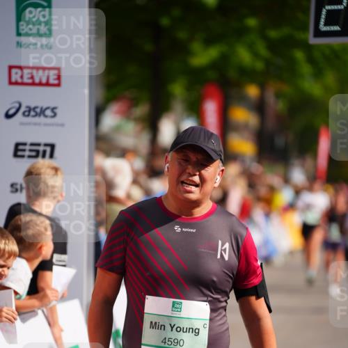 20.09.2026 - PSD Bank Halbmarathon LAZAROV Photography http://msf.ph/oto/10533357 20.09.2026 12:13:41 Ziel 1077, 1226, 1964, 3398, 3739, 4590 meine-sportfotos.de