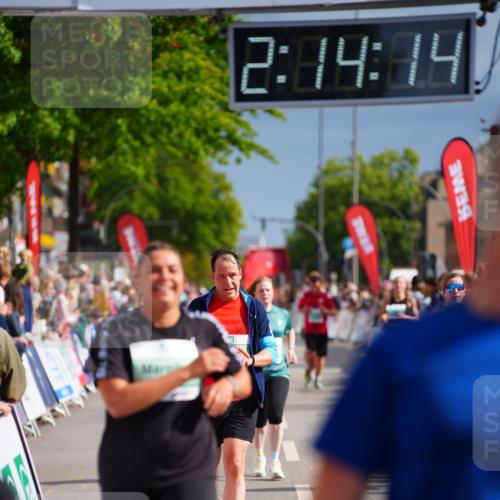 20.09.2026 - PSD Bank Halbmarathon LAZAROV Photography http://msf.ph/oto/10533809 20.09.2026 12:14:13 Ziel 1373, 1588, 1935, 2341, 2609, 3471, 3509, 3572, 4438 meine-sportfotos.de