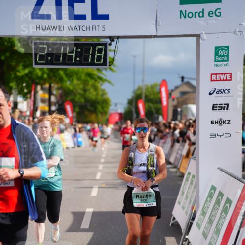20.09.2026 - PSD Bank Halbmarathon LAZAROV Photography http://msf.ph/oto/10533822 20.09.2026 12:14:17 Ziel 1373, 1588, 2341, 2609, 3471, 3572, 4438 meine-sportfotos.de