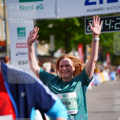 20.09.2026 - PSD Bank Halbmarathon LAZAROV Photography http://msf.ph/oto/10533843 20.09.2026 12:14:19 Ziel 1373, 1588, 1848, 2609, 3471, 4438 meine-sportfotos.de