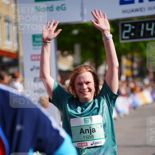 20.09.2026 - PSD Bank Halbmarathon LAZAROV Photography http://msf.ph/oto/10533855 20.09.2026 12:14:19 Ziel 1373, 1588, 1848, 2609, 3471, 4438 meine-sportfotos.de