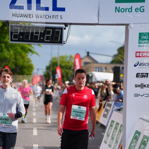 20.09.2026 - PSD Bank Halbmarathon LAZAROV Photography http://msf.ph/oto/10533930 20.09.2026 12:14:26 Ziel 1848, 3416, 3758 meine-sportfotos.de