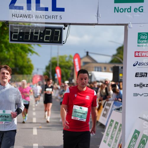20.09.2026 - PSD Bank Halbmarathon LAZAROV Photography http://msf.ph/oto/10533935 20.09.2026 12:14:26 Ziel 1848, 3416, 3758 meine-sportfotos.de