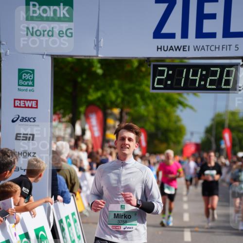20.09.2026 - PSD Bank Halbmarathon LAZAROV Photography http://msf.ph/oto/10533940 20.09.2026 12:14:27 Ziel 1848, 2721, 2834, 3055, 3416, 3758 meine-sportfotos.de