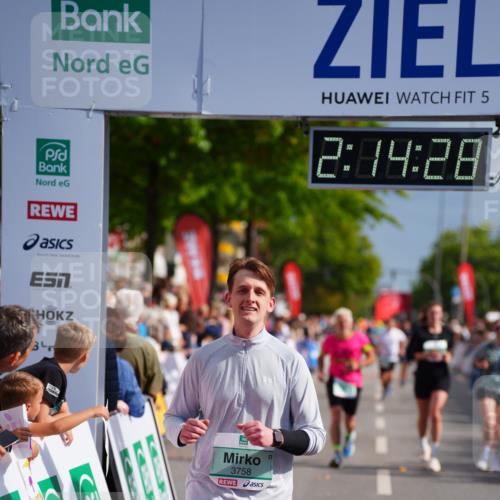 20.09.2026 - PSD Bank Halbmarathon LAZAROV Photography http://msf.ph/oto/10533948 20.09.2026 12:14:27 Ziel 1848, 2721, 2834, 3055, 3416, 3758 meine-sportfotos.de
