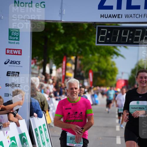 20.09.2026 - PSD Bank Halbmarathon LAZAROV Photography http://msf.ph/oto/10534005 20.09.2026 12:14:32 Ziel 1646, 2721, 2834, 3055, 3416, 3758, 3946 meine-sportfotos.de