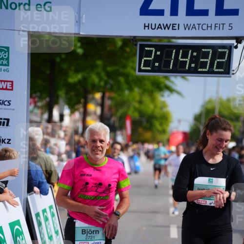 20.09.2026 - PSD Bank Halbmarathon LAZAROV Photography http://msf.ph/oto/10534020 20.09.2026 12:14:32 Ziel 1646, 2721, 2834, 3055, 3416, 3758, 3946 meine-sportfotos.de