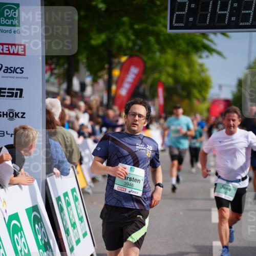 20.09.2026 - PSD Bank Halbmarathon LAZAROV Photography http://msf.ph/oto/10534029 20.09.2026 12:14:35 Ziel 1646, 2721, 2834, 3055, 3498, 3946 meine-sportfotos.de