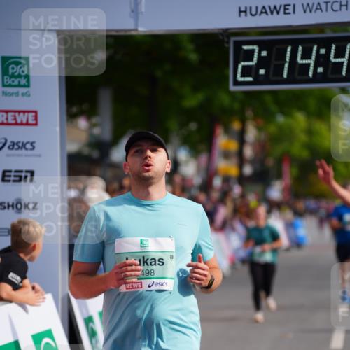 20.09.2026 - PSD Bank Halbmarathon LAZAROV Photography http://msf.ph/oto/10534091 20.09.2026 12:14:40 Ziel 1501, 1646, 2415, 3498, 3946 meine-sportfotos.de