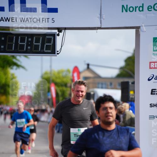20.09.2026 - PSD Bank Halbmarathon LAZAROV Photography http://msf.ph/oto/10534096 20.09.2026 12:14:41 Ziel 1501, 1646, 1703, 2259, 2415, 3498, 3946 meine-sportfotos.de