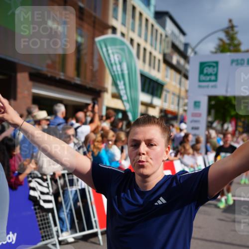 20.09.2026 - PSD Bank Halbmarathon LAZAROV Photography http://msf.ph/oto/10535047 20.09.2026 12:15:42 Ziel 1084, 1132, 1357, 2315, 3010, 3011, 3276, 3277, 3367, 3568, 4058, 4673 meine-sportfotos.de