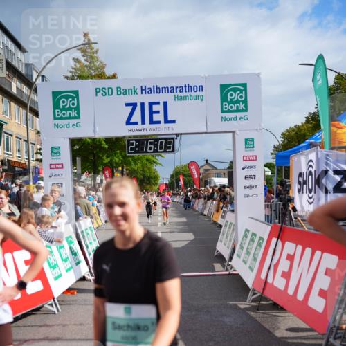 20.09.2026 - PSD Bank Halbmarathon LAZAROV Photography http://msf.ph/oto/10535259 20.09.2026 12:16:02 Ziel 1201, 1992, 2316, 4548, 4606 meine-sportfotos.de
