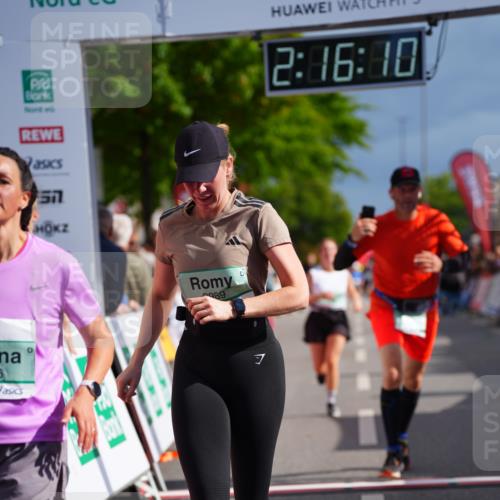 20.09.2026 - PSD Bank Halbmarathon LAZAROV Photography http://msf.ph/oto/10535281 20.09.2026 12:16:09 Ziel 1992, 2989, 3850, 4536, 4782 meine-sportfotos.de