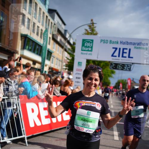 20.09.2026 - PSD Bank Halbmarathon LAZAROV Photography http://msf.ph/oto/10535468 20.09.2026 12:16:31 Ziel 1611, 1971, 3248, 4090, 4221, 4222, 4619 meine-sportfotos.de