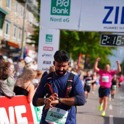 20.09.2026 - PSD Bank Halbmarathon LAZAROV Photography http://msf.ph/oto/10535502 20.09.2026 12:16:36 Ziel 1611, 1649, 1971, 2114, 2792, 3318, 3911, 4090, 4619 meine-sportfotos.de
