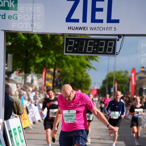 20.09.2026 - PSD Bank Halbmarathon LAZAROV Photography http://msf.ph/oto/10535532 20.09.2026 12:16:38 Ziel 1611, 1649, 1971, 2070, 2114, 2792, 3318, 3911 meine-sportfotos.de