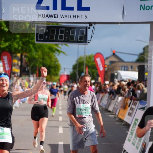 20.09.2026 - PSD Bank Halbmarathon LAZAROV Photography http://msf.ph/oto/10535599 20.09.2026 12:16:42 Ziel 1649, 1971, 2070, 2114, 2646, 2792, 3274, 3318, 3719, 3911 meine-sportfotos.de