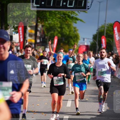 20.09.2026 - PSD Bank Halbmarathon LAZAROV Photography http://msf.ph/oto/10535883 20.09.2026 12:17:01 Ziel 1060, 1562, 1759, 1988, 2006, 2535, 3000, 3231, 3477, 4419, 4477 meine-sportfotos.de